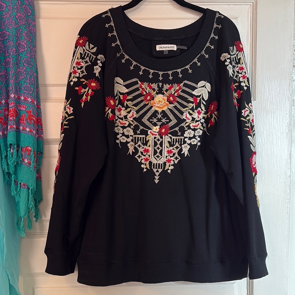Paparazzi Black Embroidered Long Sleeve sweatshirt